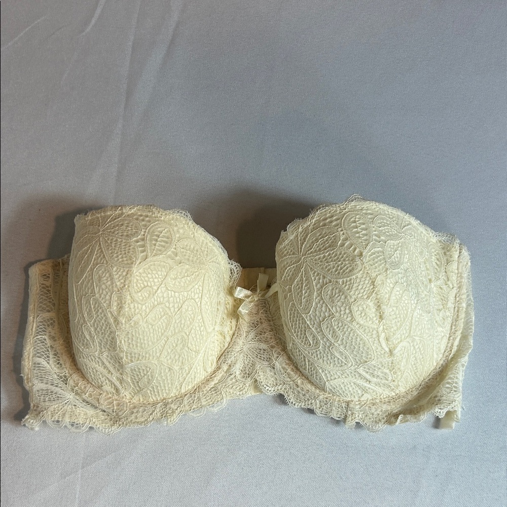 Chic Cream Lace Bandeau